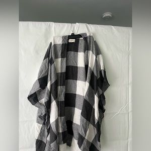 Universal Thread OSFM Buffalo Check Plaid Poncho